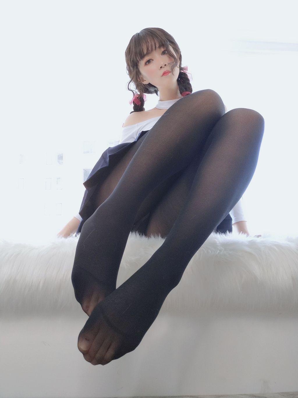 Coser @ 白银 81: 邻家 大 姐姐 的 黑丝 (45 photos)(2)