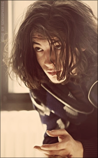 Ezra Miller DYmXT6dm_o