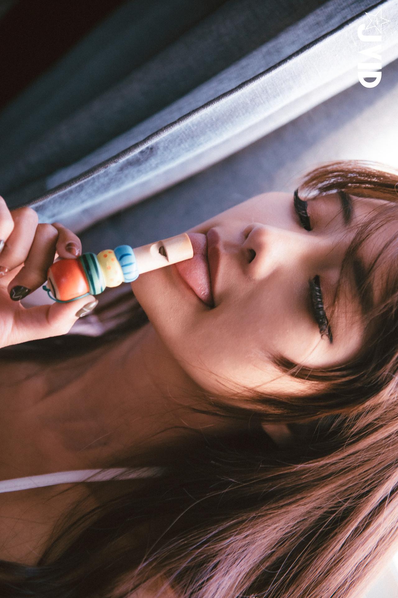 JVID Lele 樂樂 – 乳神乐乐一起过童年大尺度套图 Set.01(33)