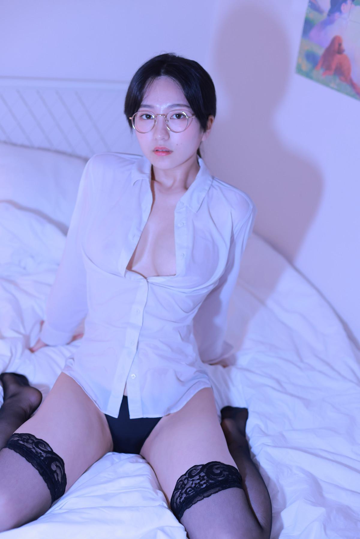 Sehee 세희, Photobook ‘ Glasses Shirt’ Set.02(2)