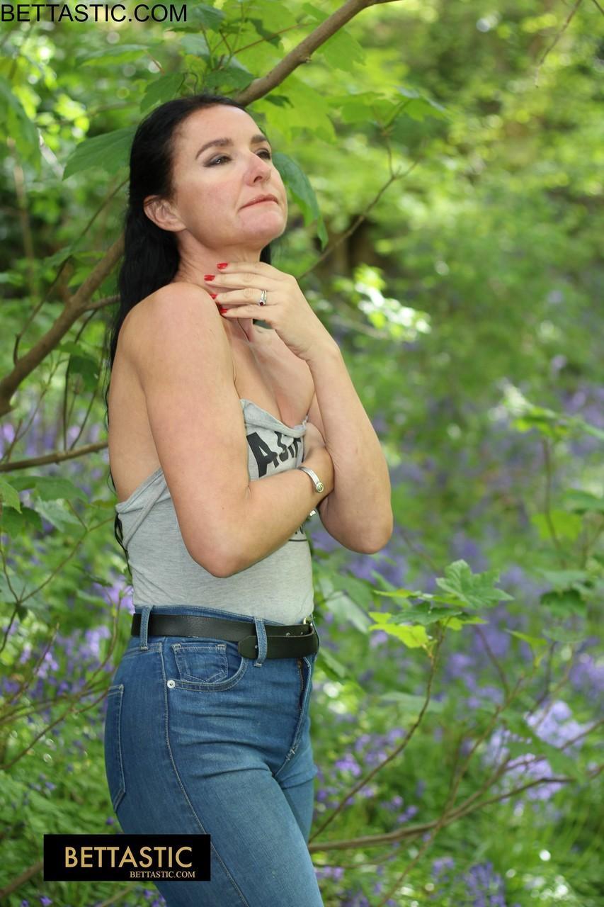 Gorgeous brunette Bettastic poses outdoors in a strapless top & tight jeans(2)