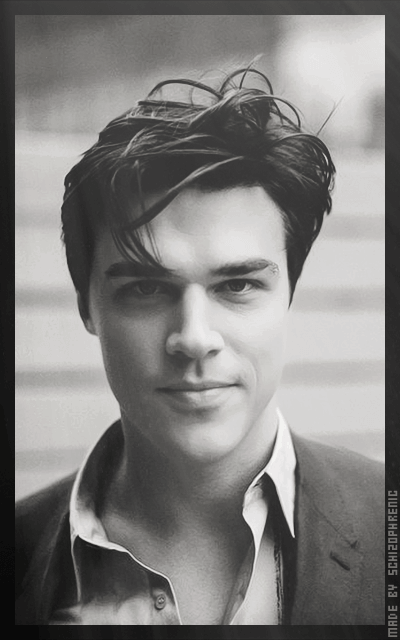 Finn Wittrock YahG4Ey1_o