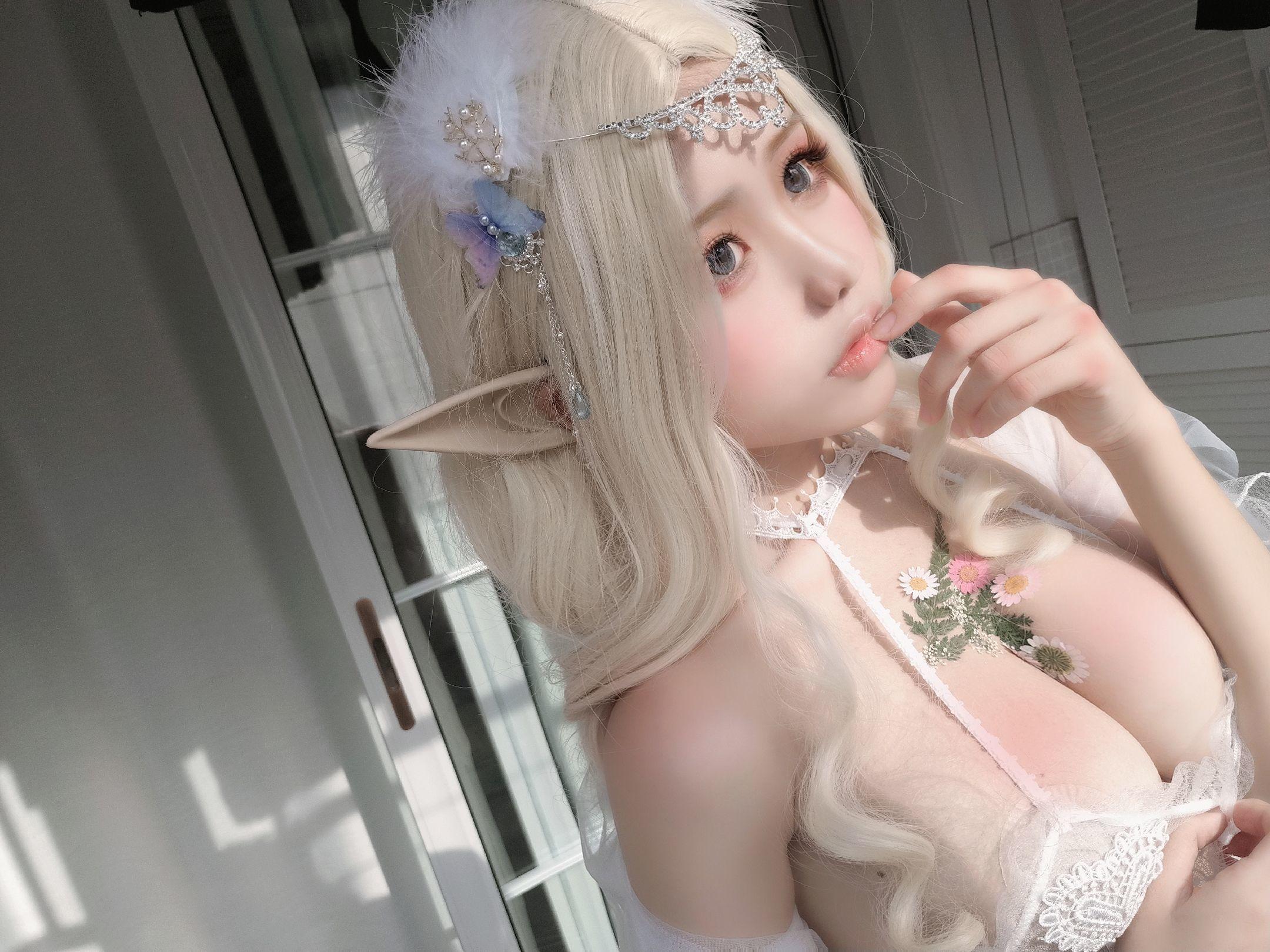 [美女Coser] 一笑芳香沁 《少女与花》 写真集(14)