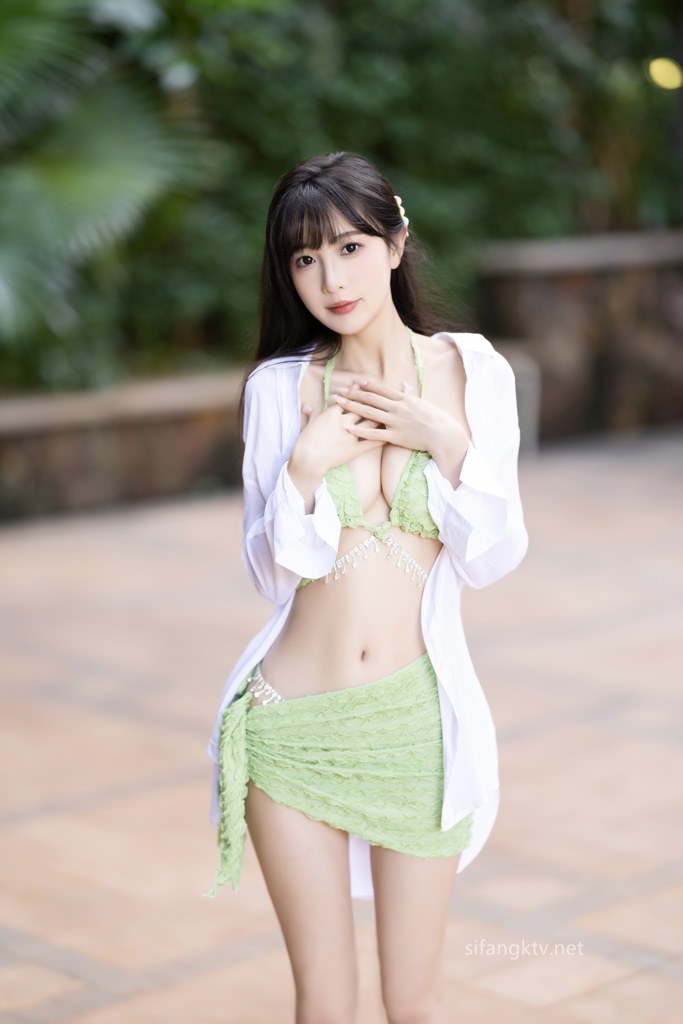 Lin Xinglan - Hainan travel photography sexy bikini + outdoor shooting behind-the-scenes