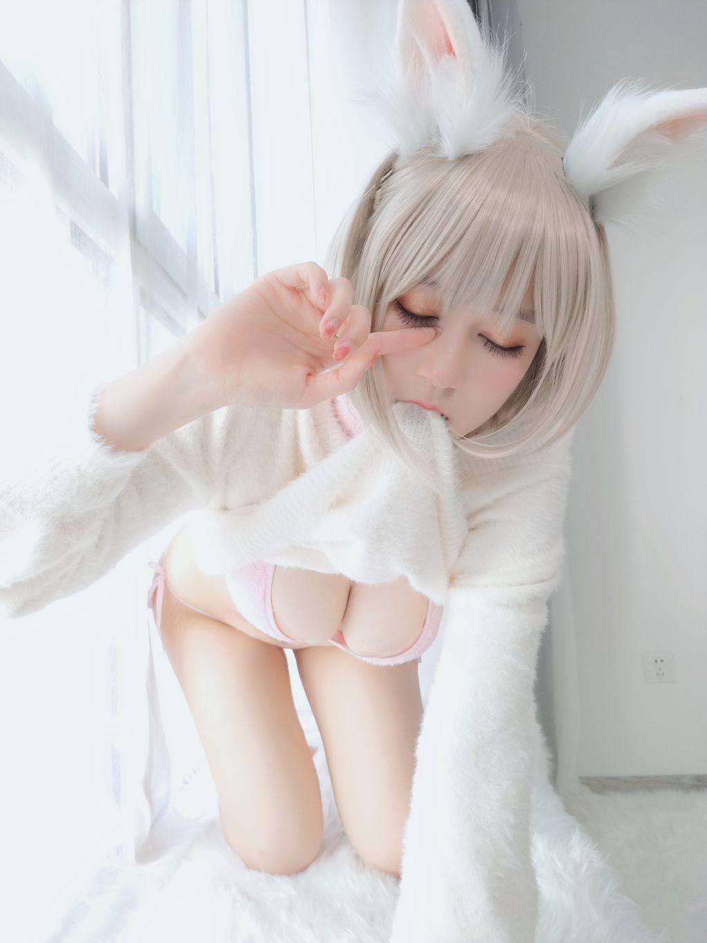 Coser @ 白银 81: 小 白兔 (105 photos + 2 videos)