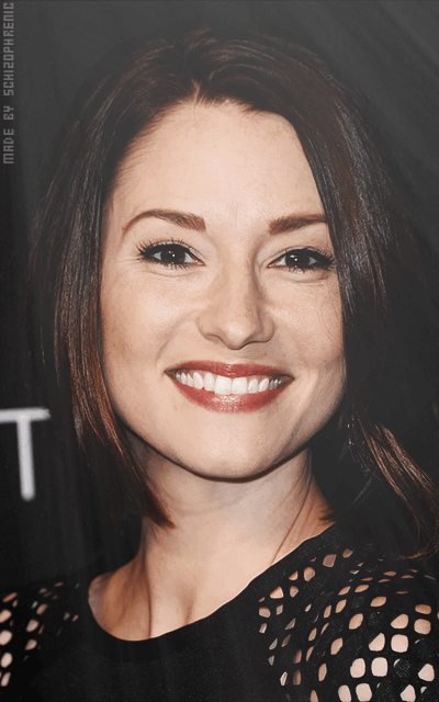 Chyler Leigh Wgql0kYL_o