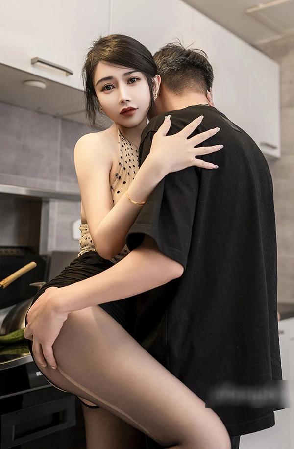 秀人女神李若汐 性感人妻厨娘黑丝诱惑私购图(6)