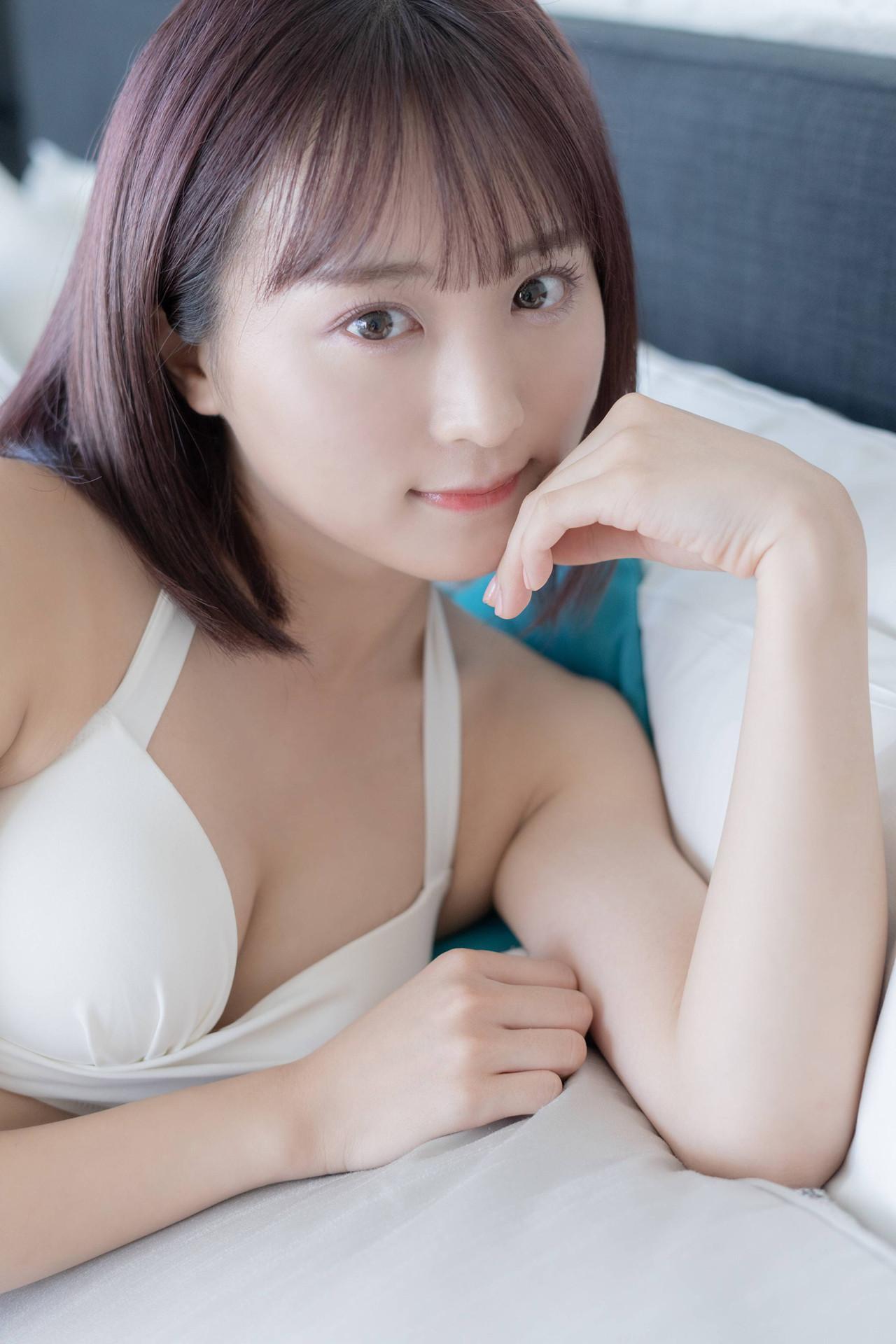 Nagisa Sakaguchi 坂口渚沙, 写真集 48Times Premium Album Set.02(1)