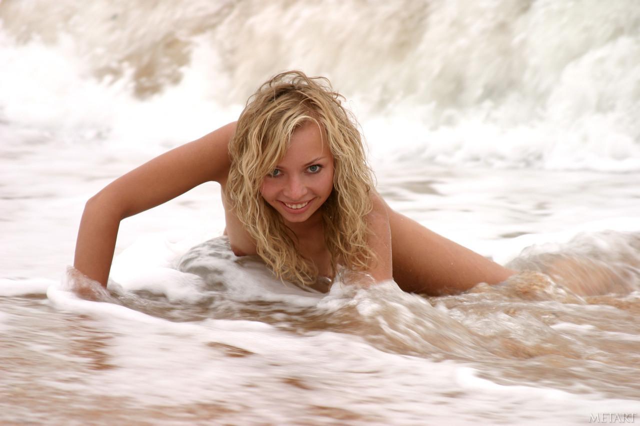 Blonde teen Alena A teases with her natural breasts and poses on the beach(11)