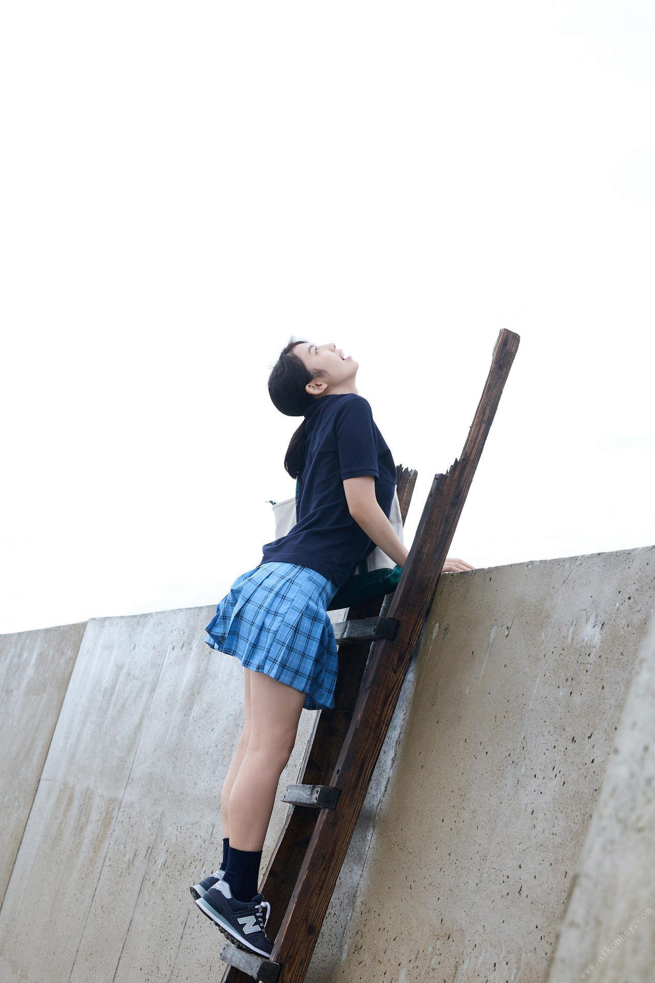 Hina Kikuchi 菊地姫奈, ＦＲＩＤＡＹデジタル写真集 「圧倒的ヒロイン ｖｏｌ．２」 Set.02(25)