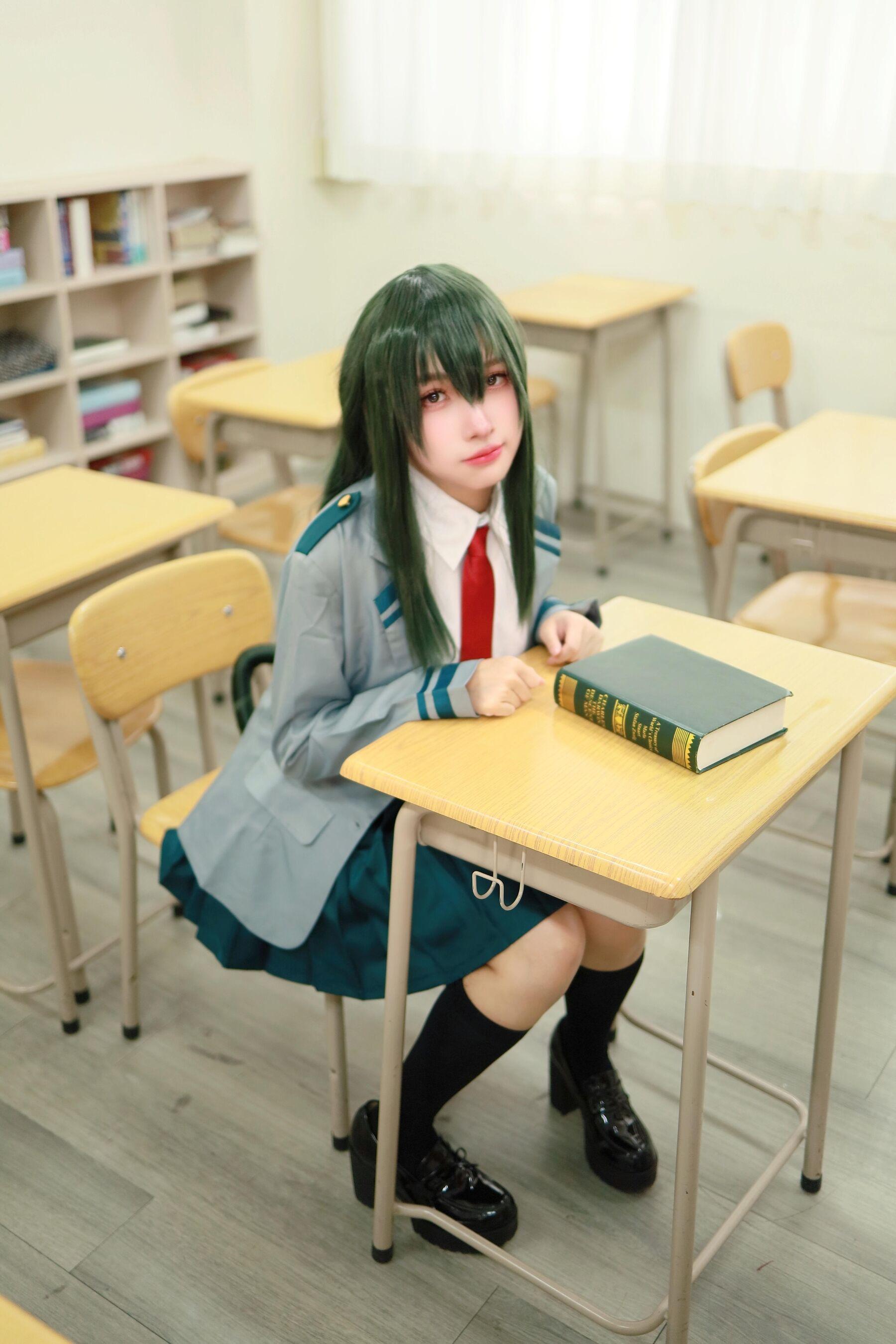 国模套图 慕慕Momo《蛙吹梅雨 学生服 Asui Tsuyu》(11)