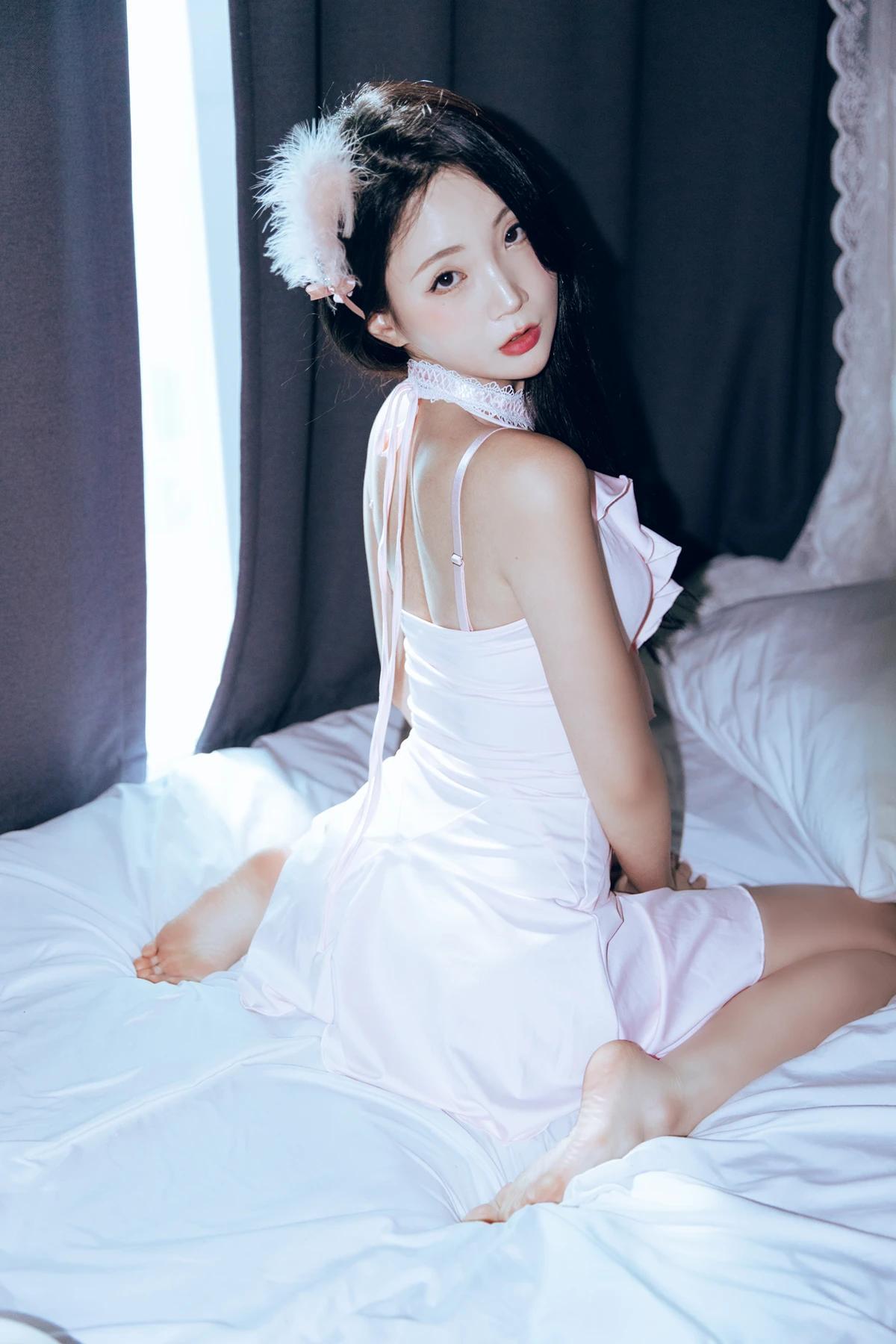 Hanseul 한슬, PhotoBook 「Black Swan」 Set.01(15)