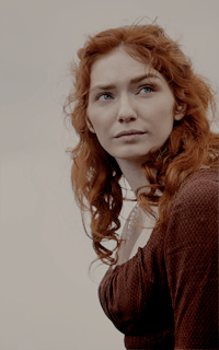 Eleanor Tomlinson YS0Xfw3a_o