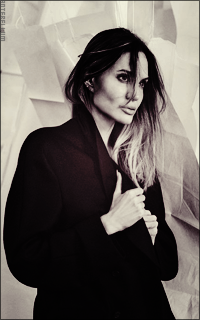 Angelina Jolie 692pqcdm_o