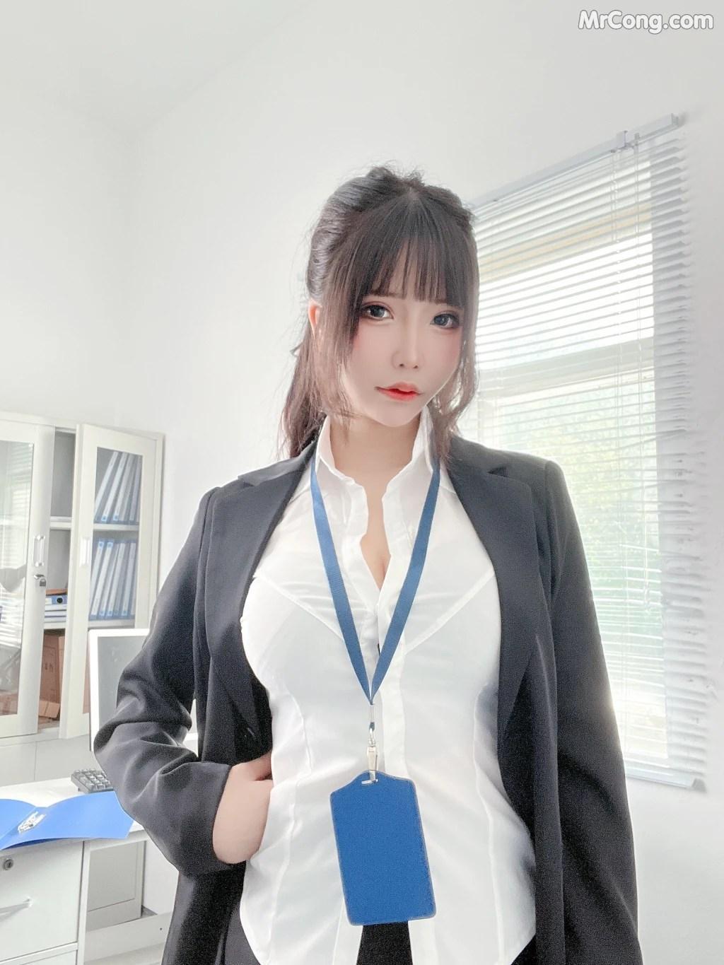 Coser@抱走莫子aa Vol.043: OL太太 (78 photos )(11)