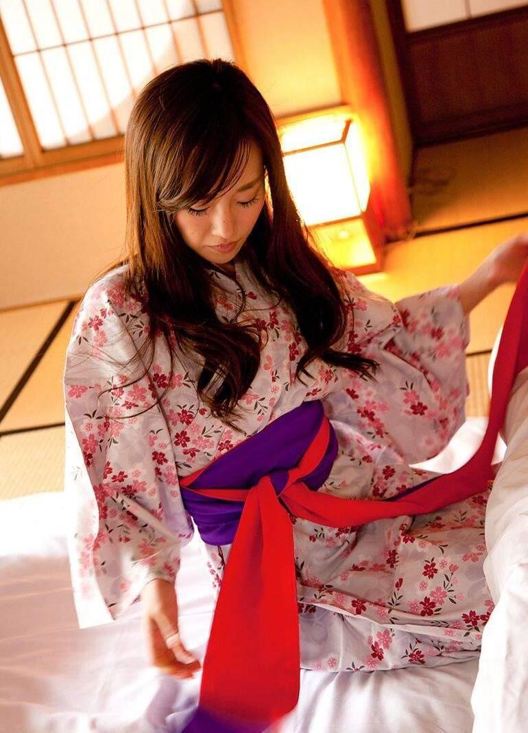 日本少妇和服人体艺术套图大胆写真(3)