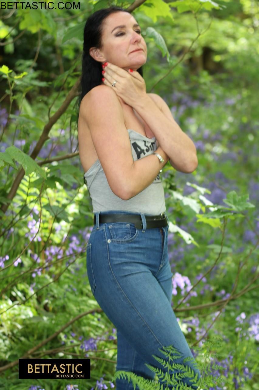 Gorgeous brunette Bettastic poses outdoors in a strapless top & tight jeans(1)