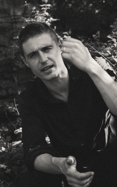 Max Irons NdqwlBW7_o