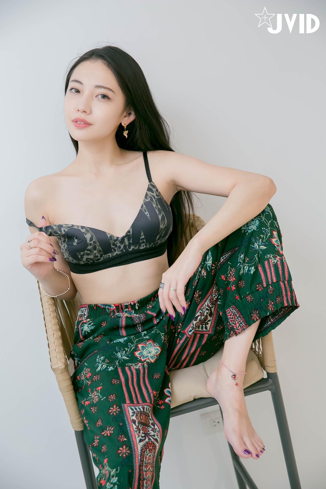JVID 夏暮光 – 私底下穿著就讓人喜歡的性格美女 Set.01(18)