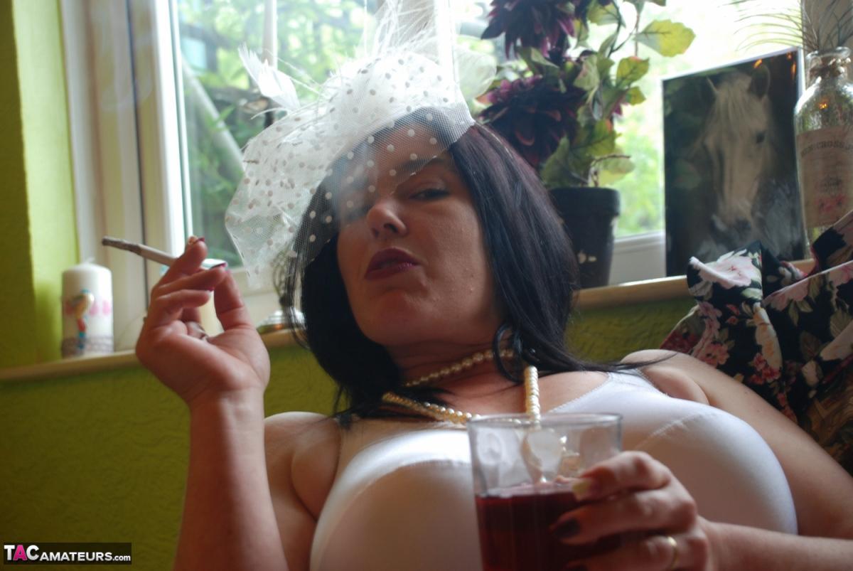 Older British amateur Juicey Janey exposes her bush while smoking & drinking(10)