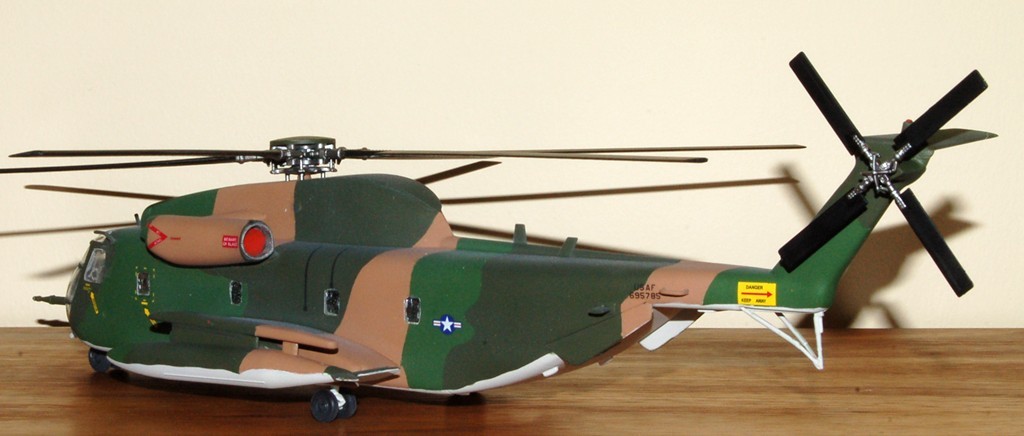 イタレリ 1/72 HH-53C ジョリーグリーンジャイアント HH-53 C Jolly Green Giant 1:72 Scale Model Kit Helicopter
