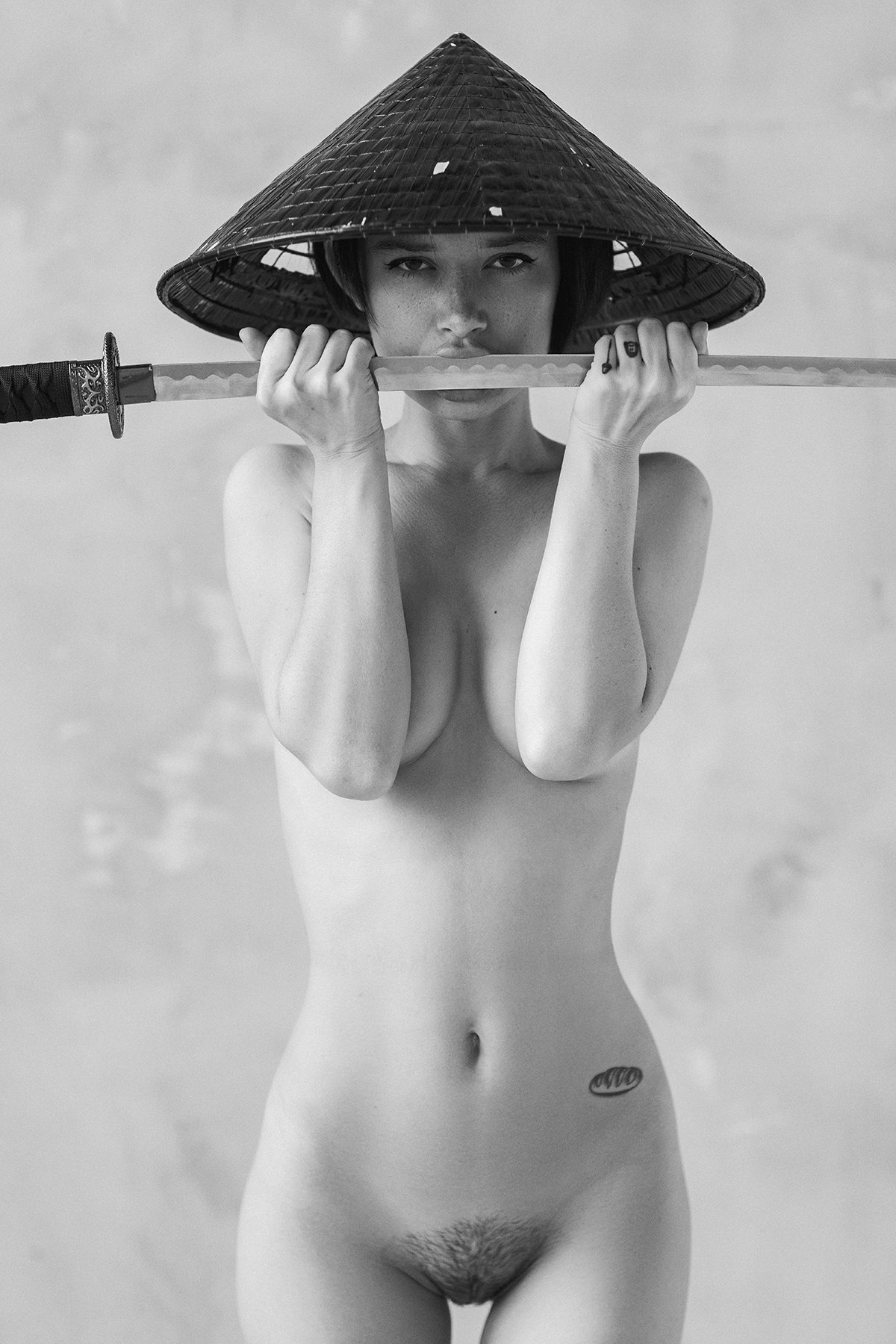 Полина Князева овладевает самурайским мечом / Polina Knyazeva nude with sword by Alexey Trifonov Полина Князева овладевает самурайским мечом / Polina Knyazeva nude with sword by Alexey Trifonov