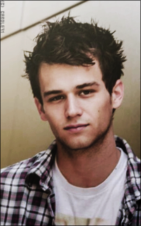 Brandon Flynn 3iQ0RL10_o