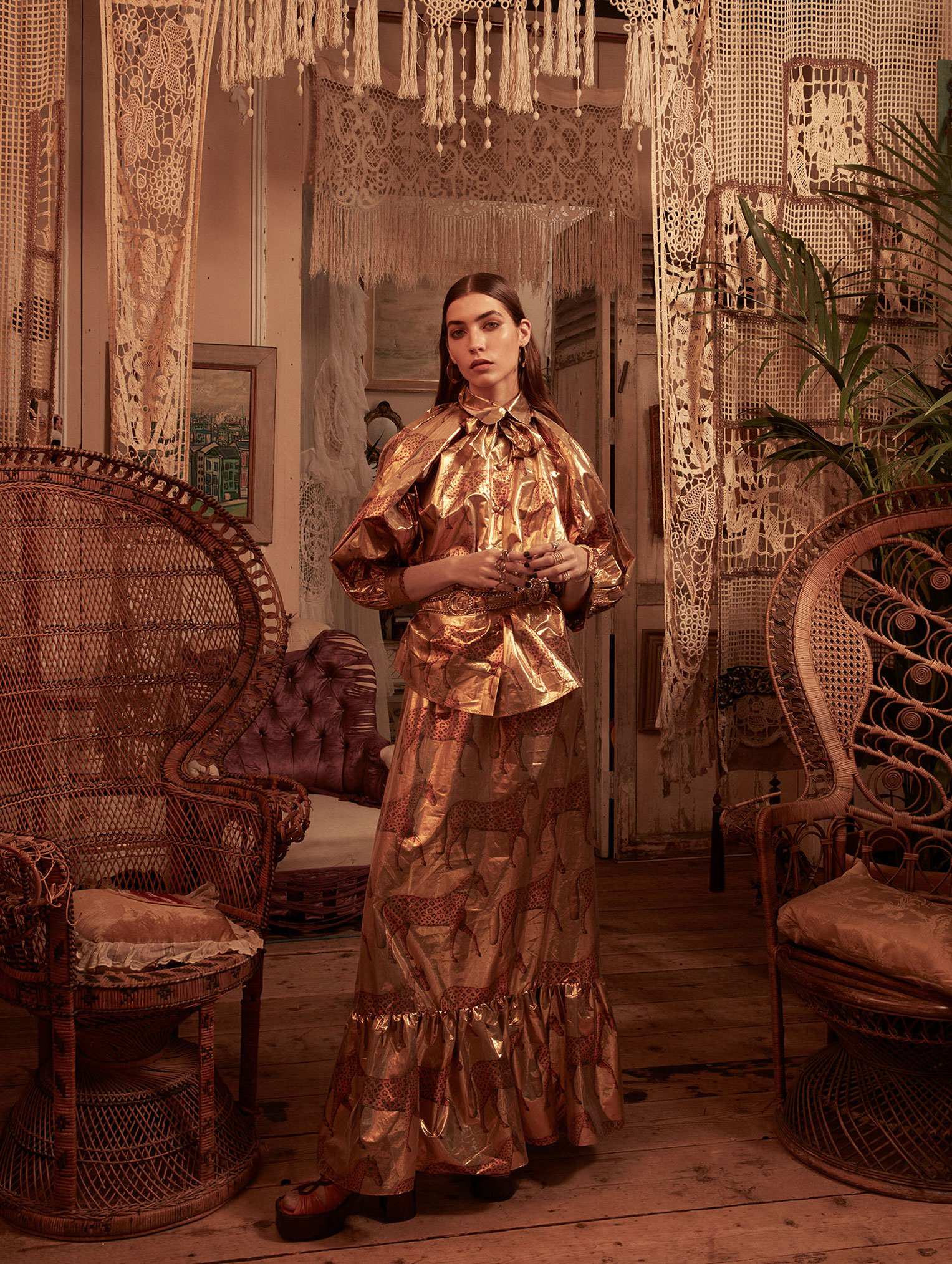 Gucci 2019/2020 by Sandrine and Michael Елена Карьере в модной одежде Gucci, коллекция осень-зима 2019/20 / фото 02