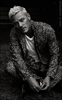 Luke Evans 87uV9RPi_o