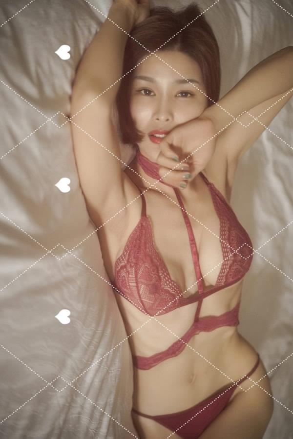 巨乳女神闫盼盼8月VIP性感红色蕾丝内衣完美诱惑写真(13)