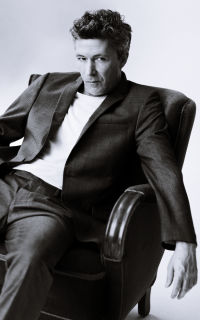 Aidan Gillen An84lCvZ_o