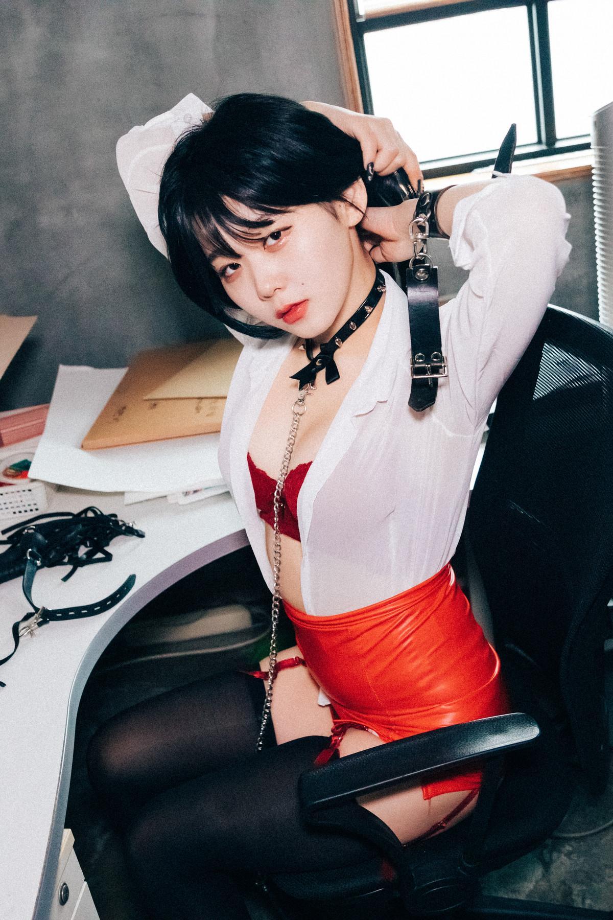 ZIA.Kwon 권지아, Loozy ‘Office Slave’ Set.01(23)