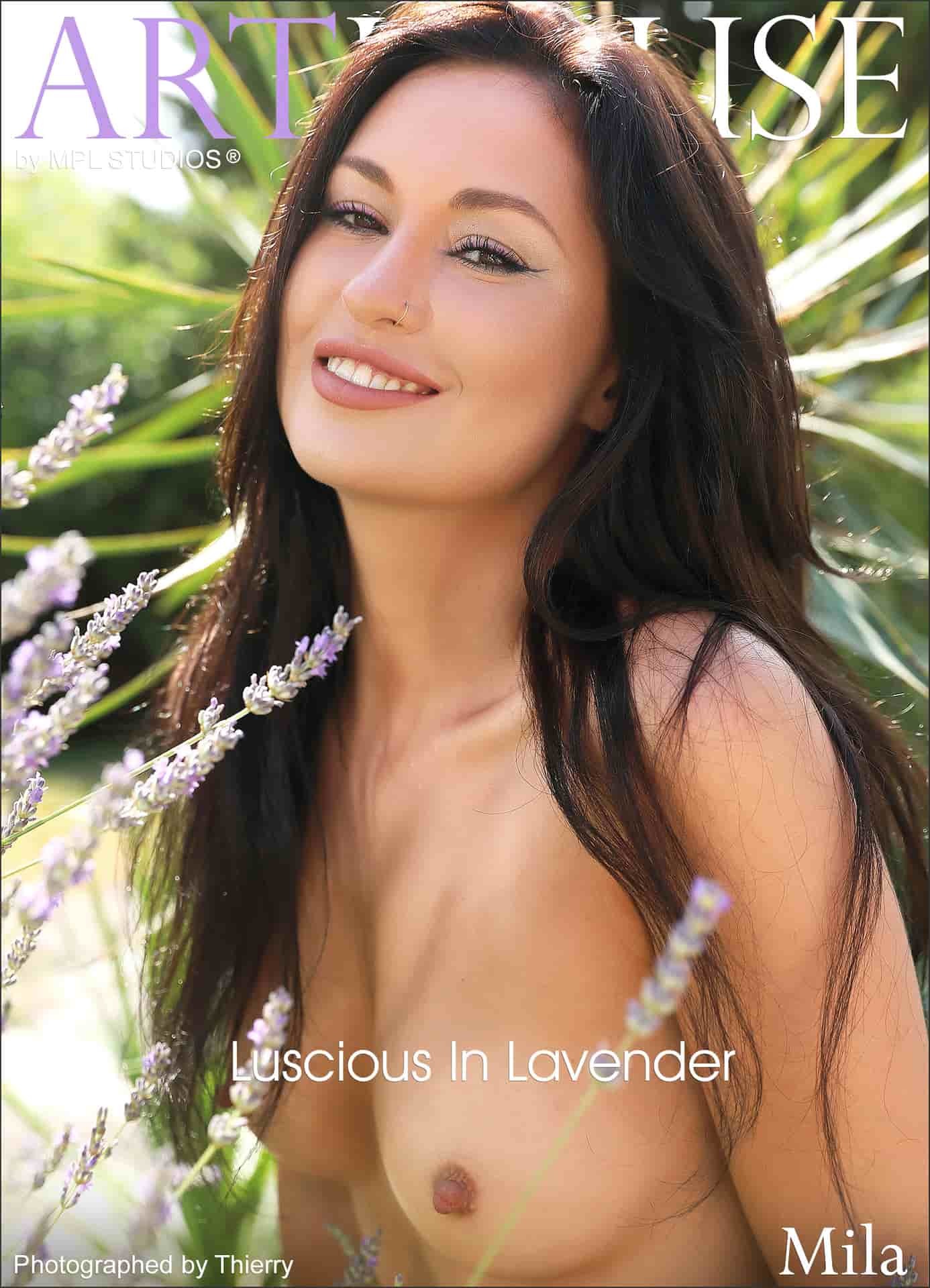 薰衣草花丛中的花仙子——Mila Luscious In Lavender