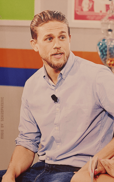 Charlie Hunnam 0q8btm3E_o