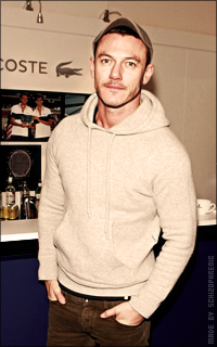 Luke Evans QcYzaxgu_o