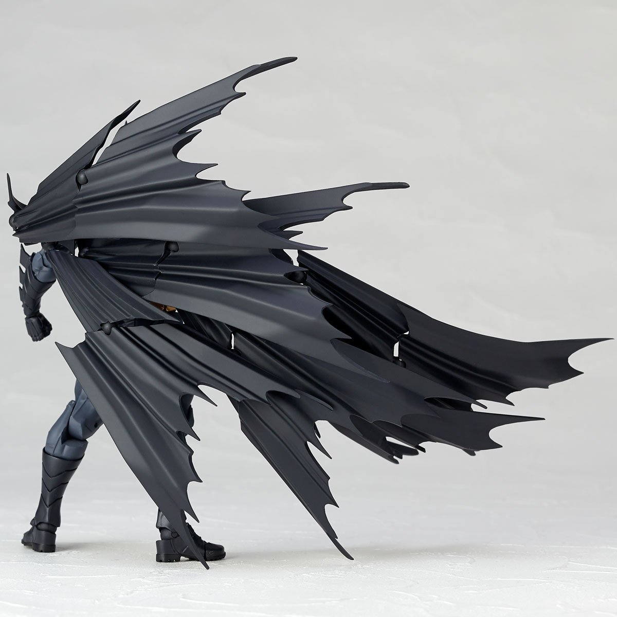 Batman - Amazing Yamaguchi - Figure Complex (Revoltech) - Page 2 1JHIbEaO_o