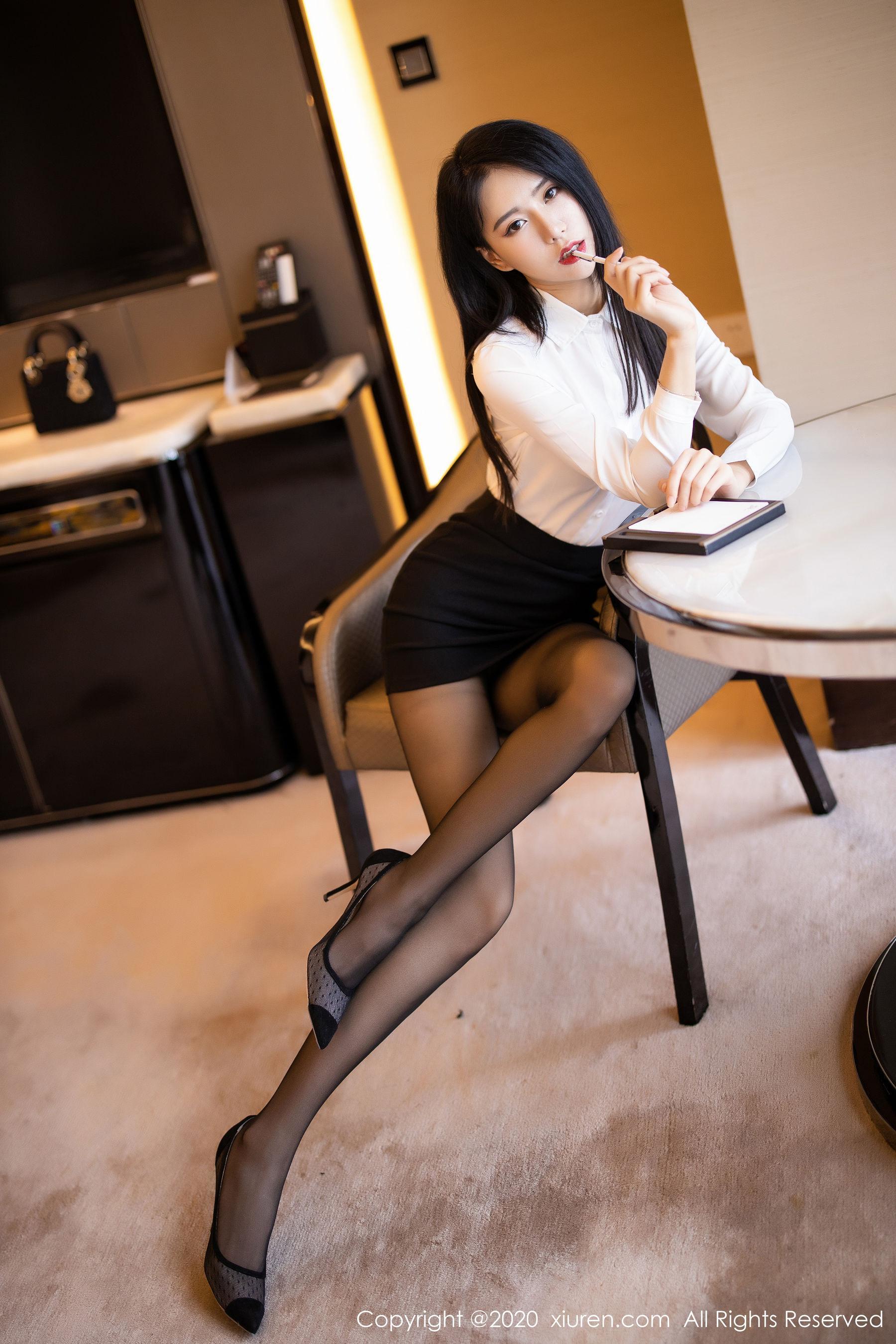 [秀人XiuRen] No.2148 BABY_柒 《白衬衫黑短裙的OL职场秘书》 写真集(31)