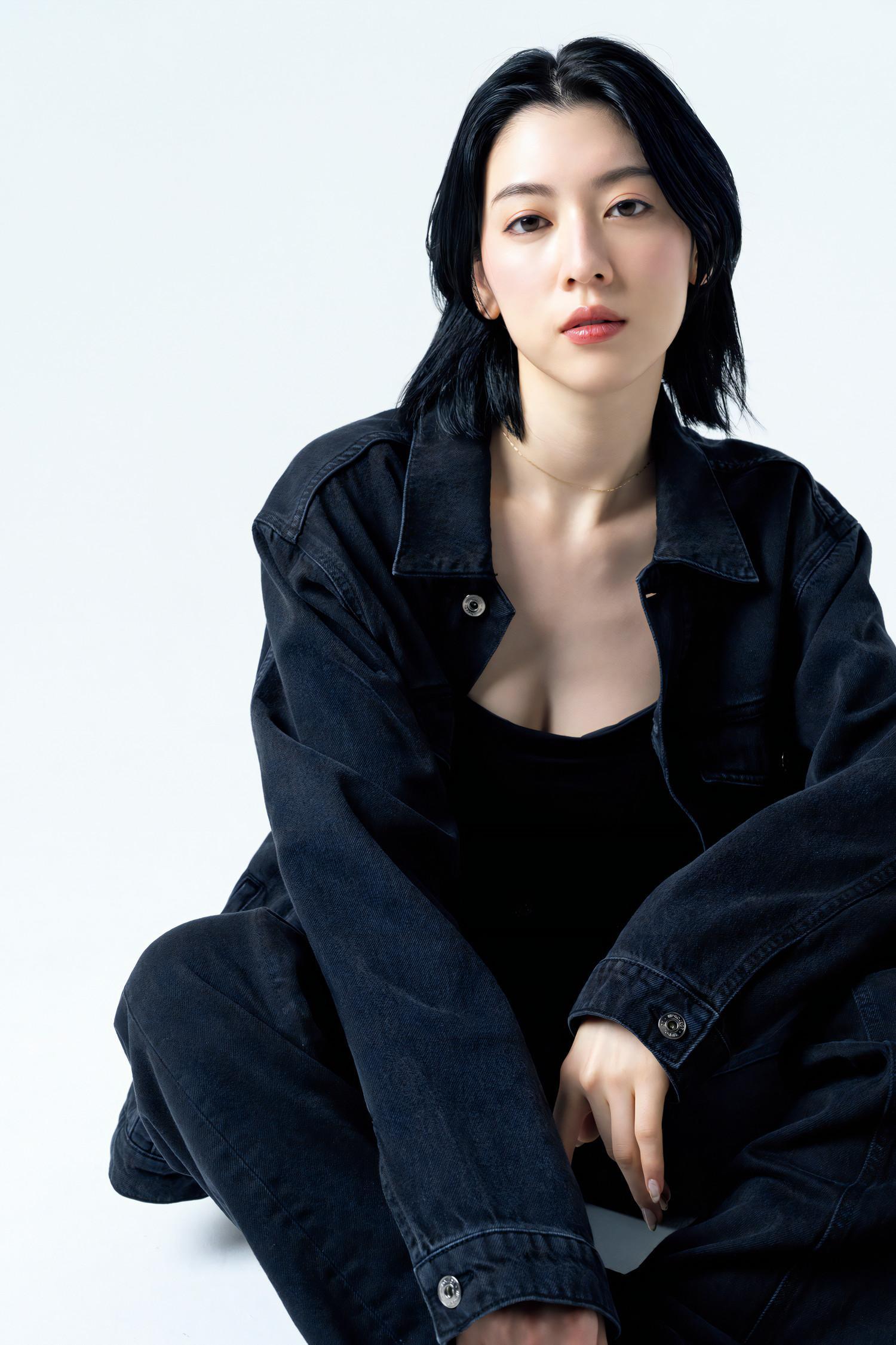 Ayaka Miyoshi 三吉彩花, FLASH 2023.11.14 (フラッシュ 2023年11月14日号)(4)