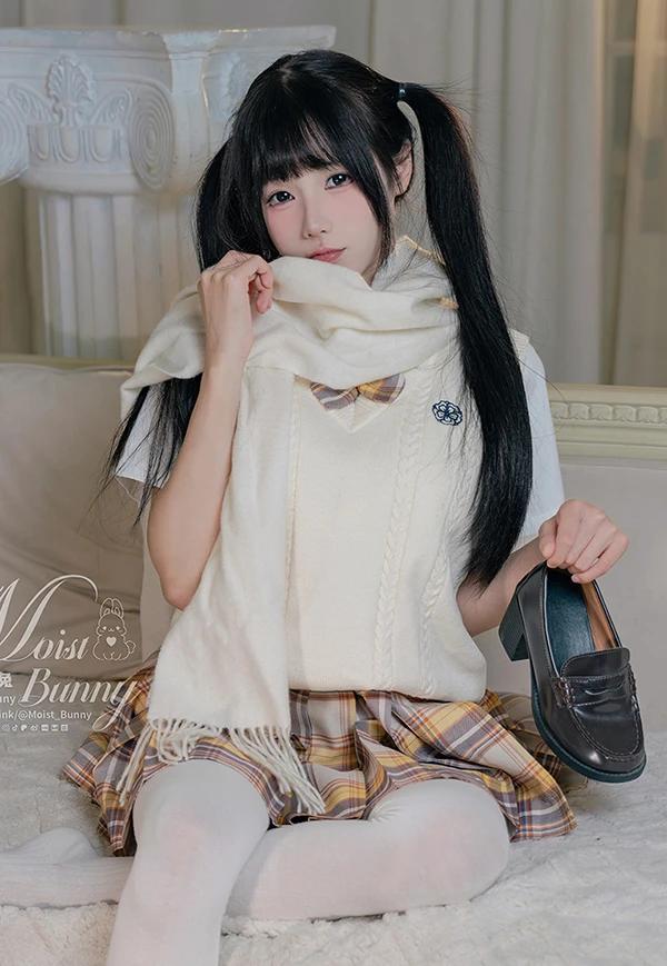 Yiko湿润兔咬一口兔娘  冬日邂逅格仔JK(4)