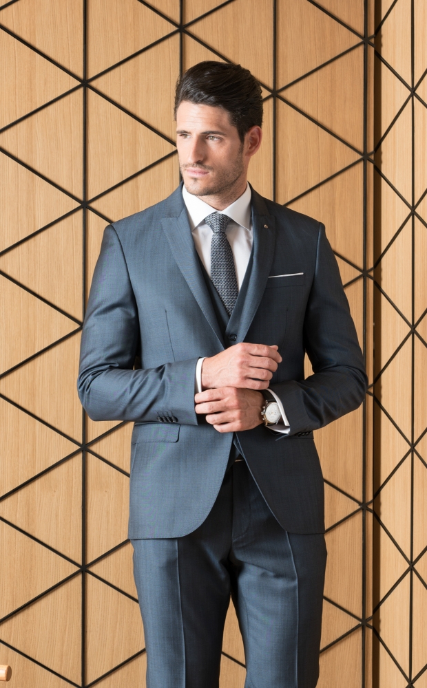 MALE MODELS IN SUITS: Adrián Gallardo for ETIEM