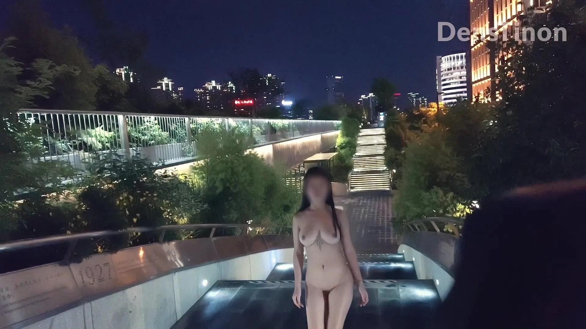 北京天使 Arie&Xizi《在夜晚上海的大胆露出》(45)