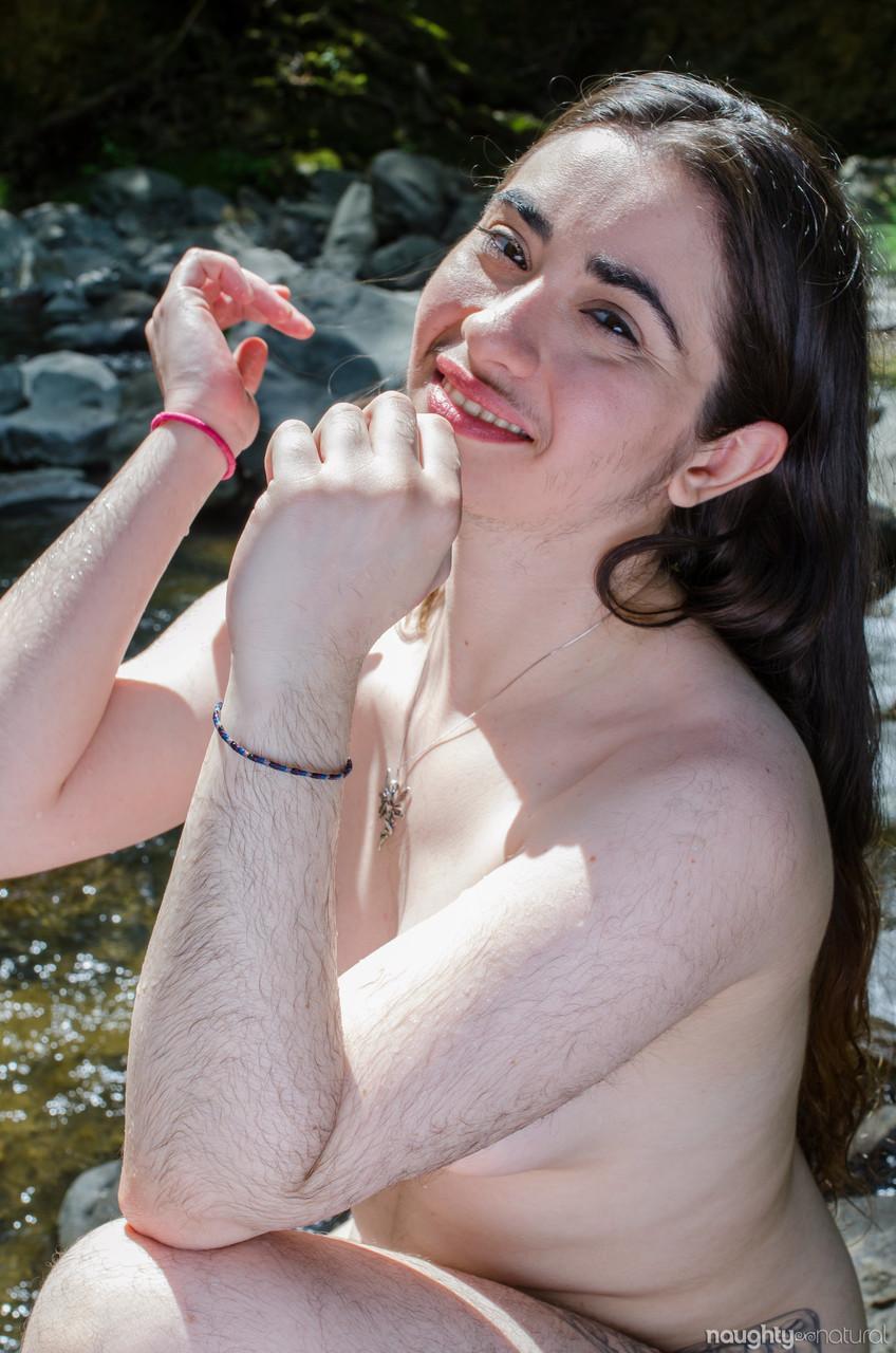 Amateur hippie Kisa Fae undressing by the creek & revealing her hairy body(14)