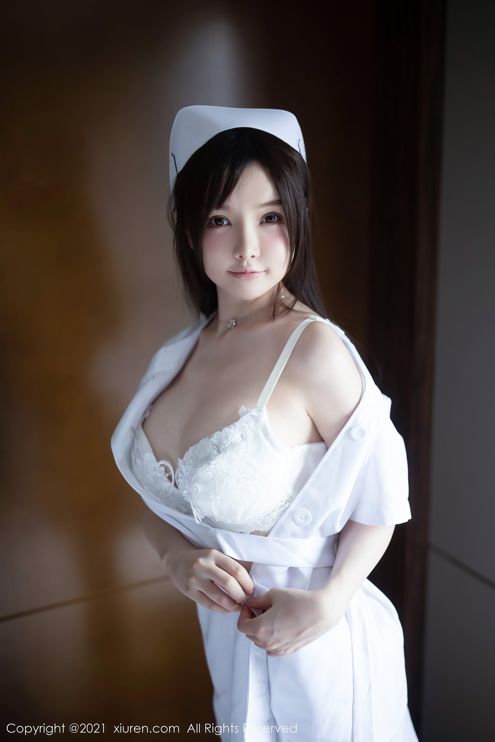 [XiuRen秀人网]No.3114 女神糯美子Mini洁白护士制服主题私房蕾丝内衣秀豪乳翘臀诱惑写真(31)
