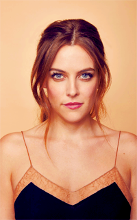 Riley Keough OCIh7hLA_o