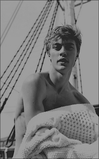 Lucky Blue Smith OeUG2owx_o