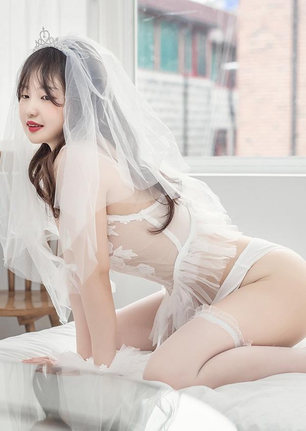 肌肤嫩美的妹子Sia新娘头套诱惑写真(27)