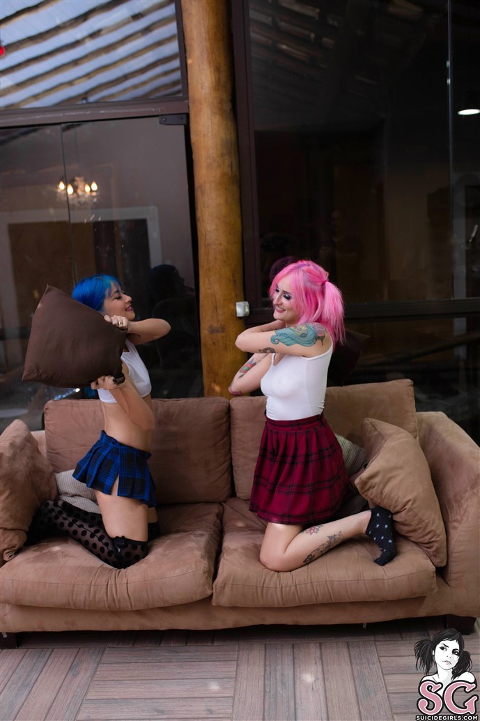 Dani_bluee + Nandaroxy Suicide, Blue And Pink