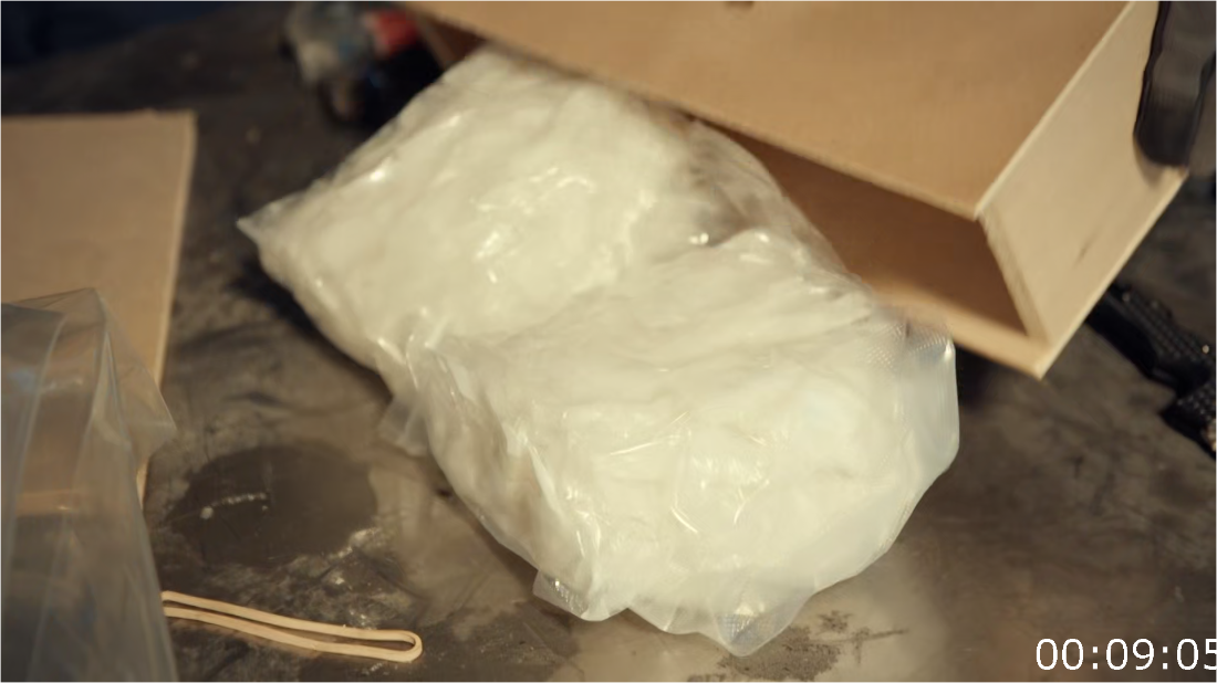 Contraband Seized At The Border S04E01 [1080p] (x265) IXSHONhH_o