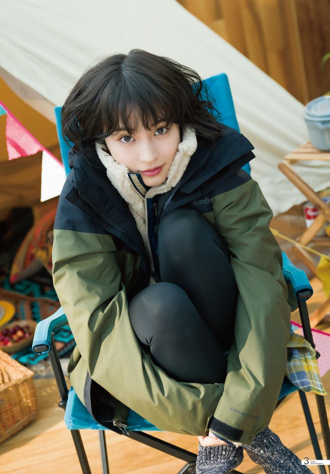 Suzu Hirose 広瀬すず, Shonen Magazine 2021 No.10 (週刊少年マガジン 2021年10号)(5)