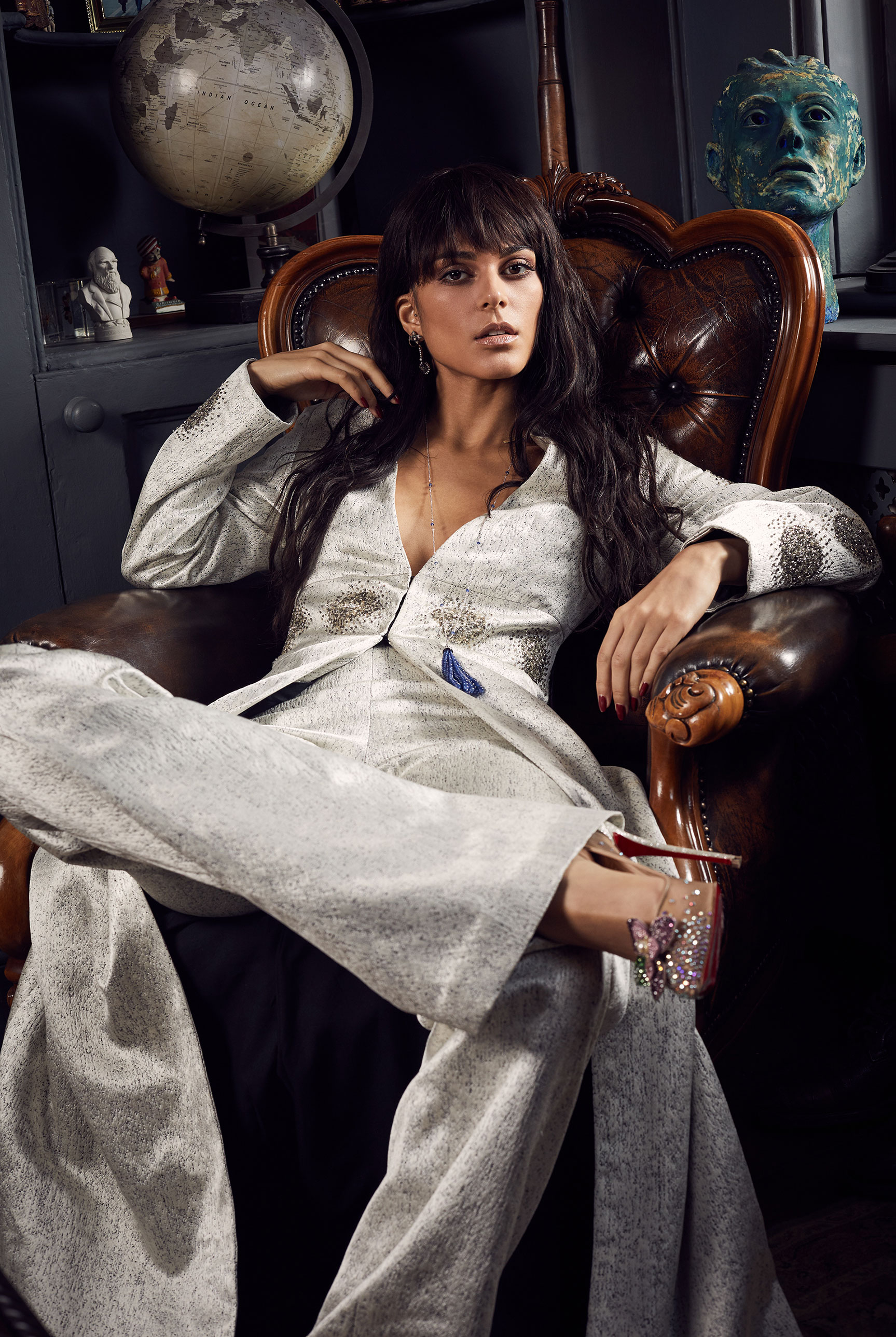 Модное платье DeWar Brand / Sundal Roy by Claire Harrison / Harpers Bazaar India december 2017 Модное платье DeWar Brand / Sundal Roy by Claire Harrison / Harpers Bazaar India december 2017